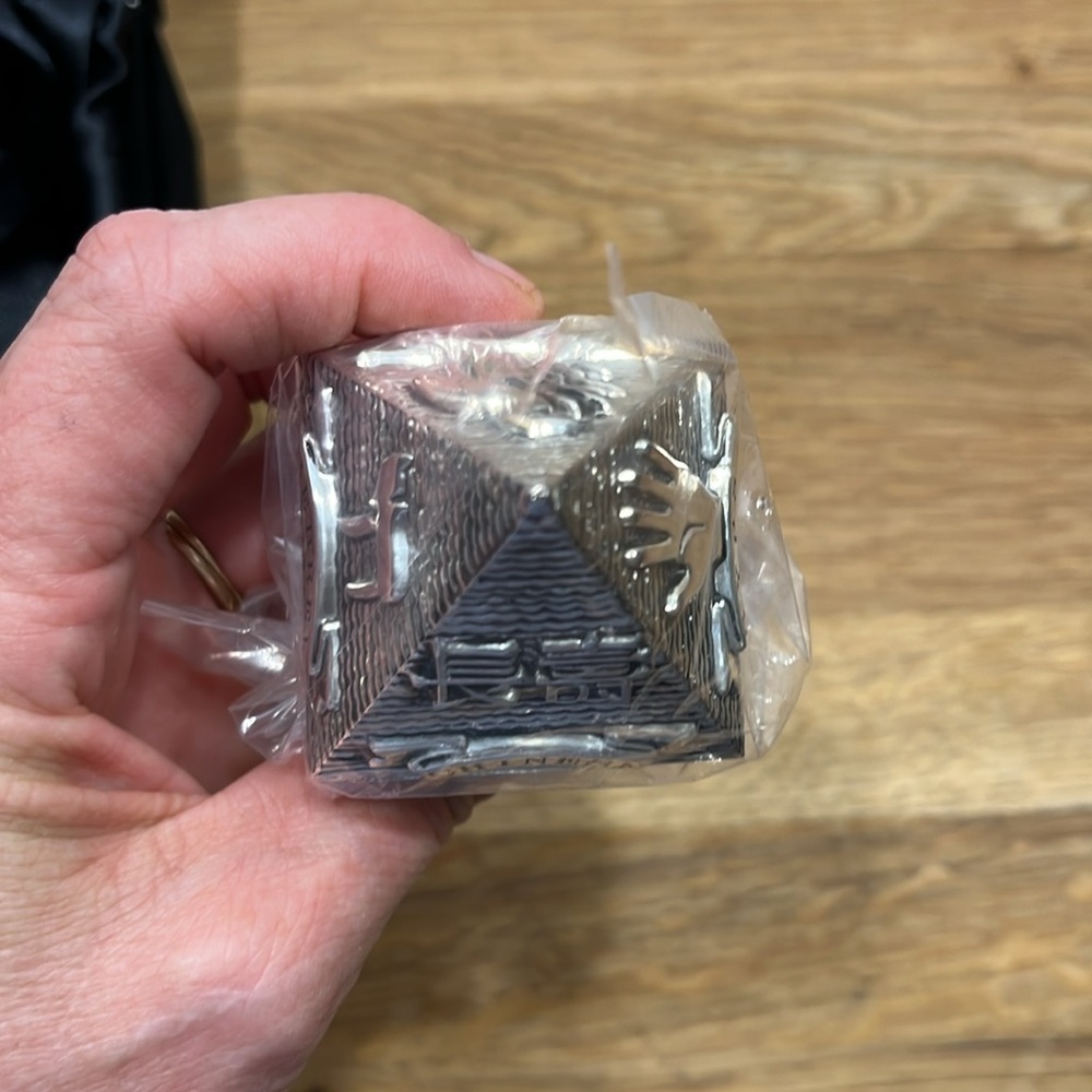 NEW Neiman Marcus 2002 Silver Tone Pyramid Bottle Stopper in Black Velvet Box - Picture 6 of 16